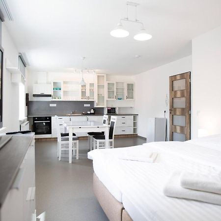 Amenity Apartmany 佩尔纳 外观 照片