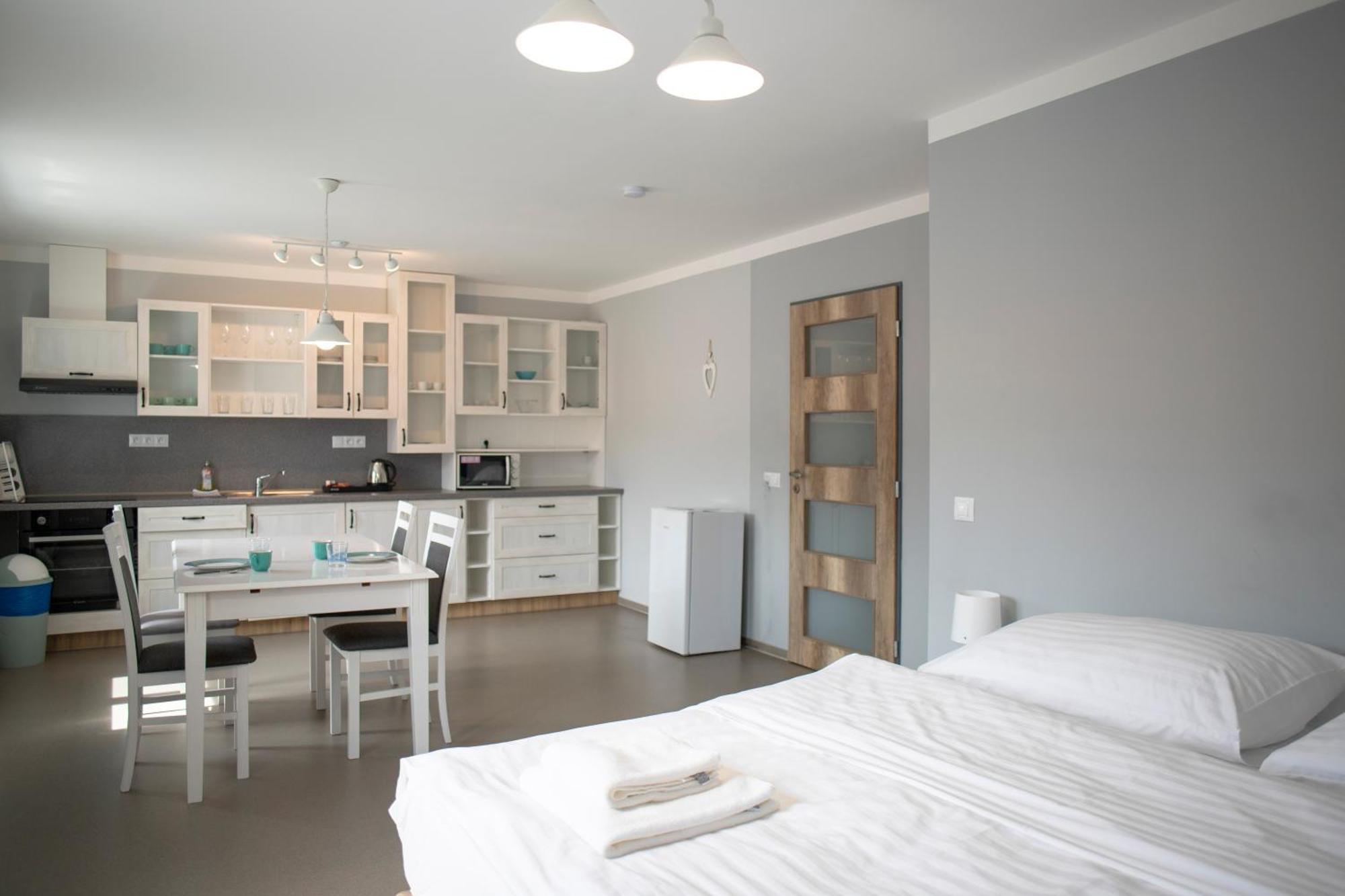 Amenity Apartmany 佩尔纳 外观 照片