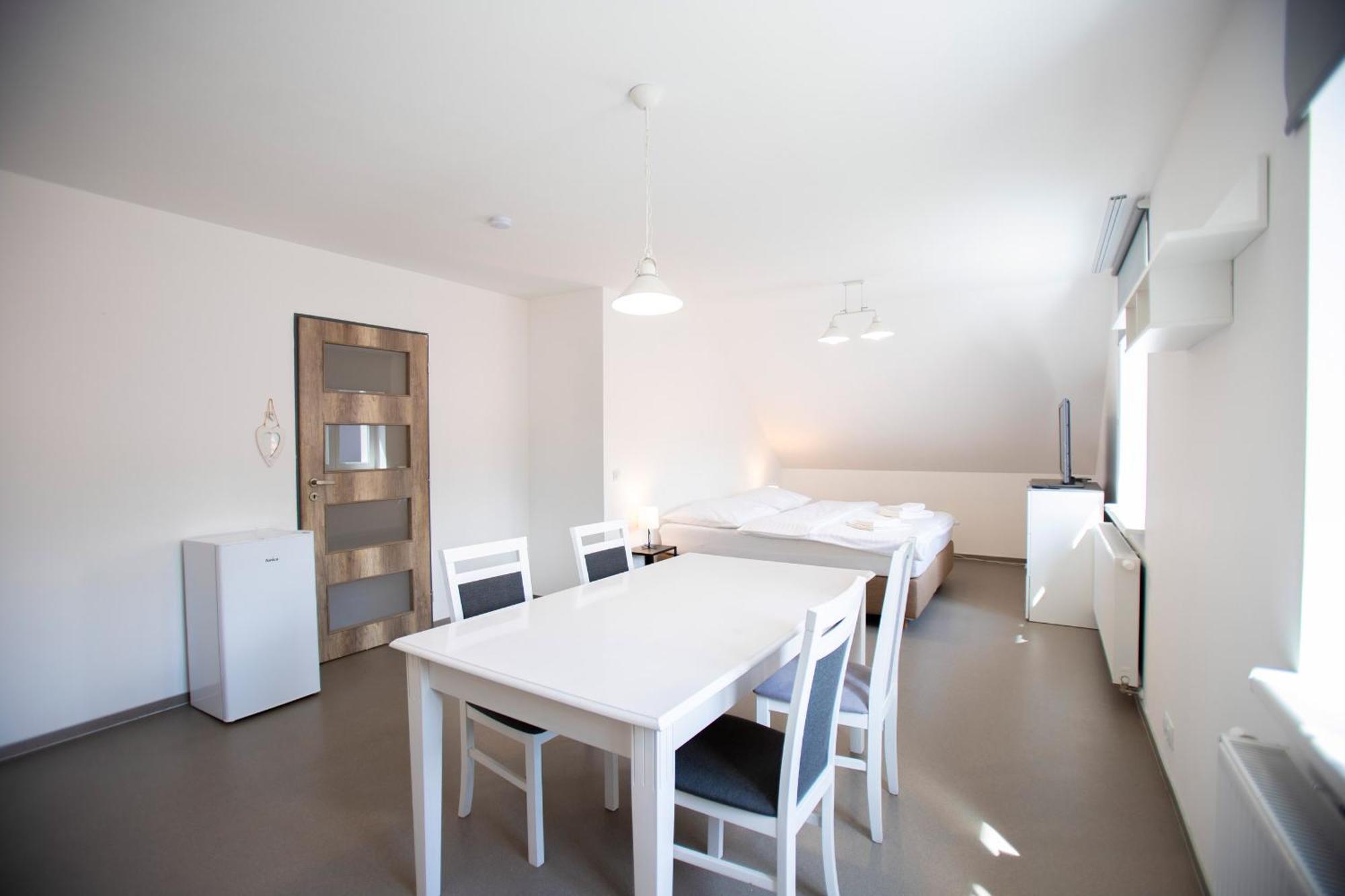 Amenity Apartmany 佩尔纳 外观 照片