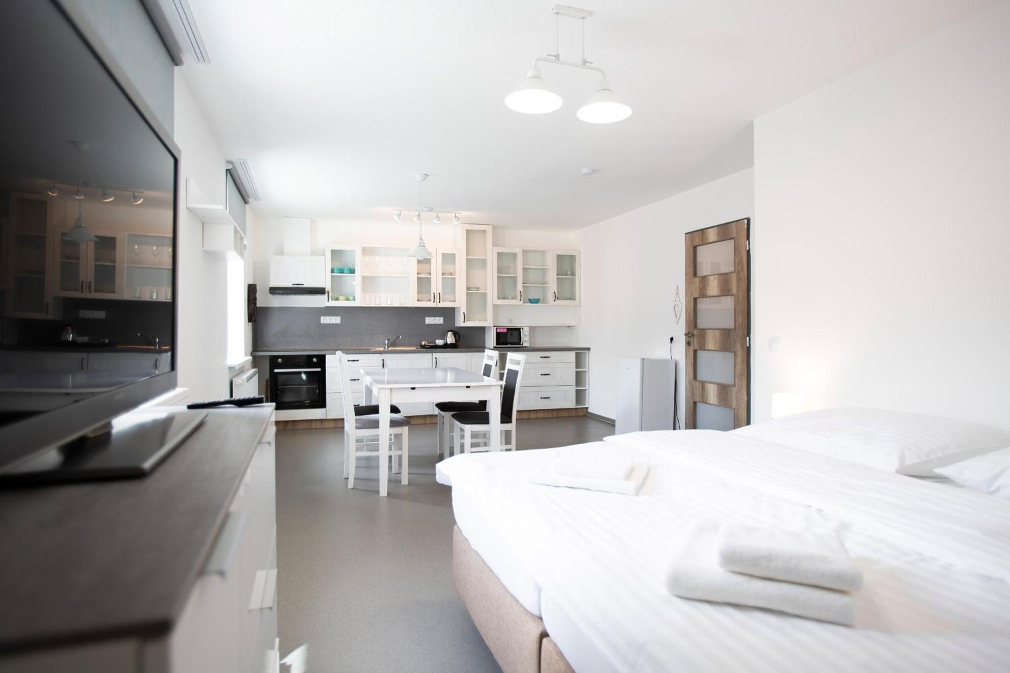 Amenity Apartmany 佩尔纳 外观 照片