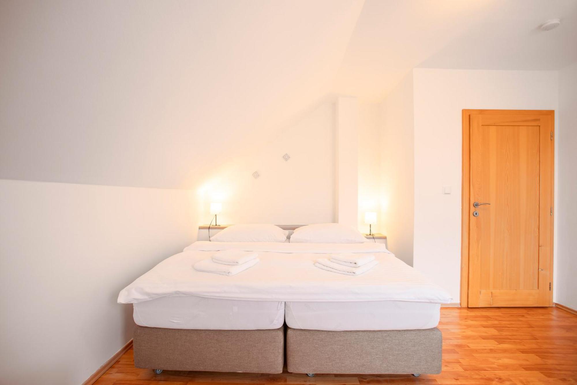 Amenity Apartmany 佩尔纳 外观 照片