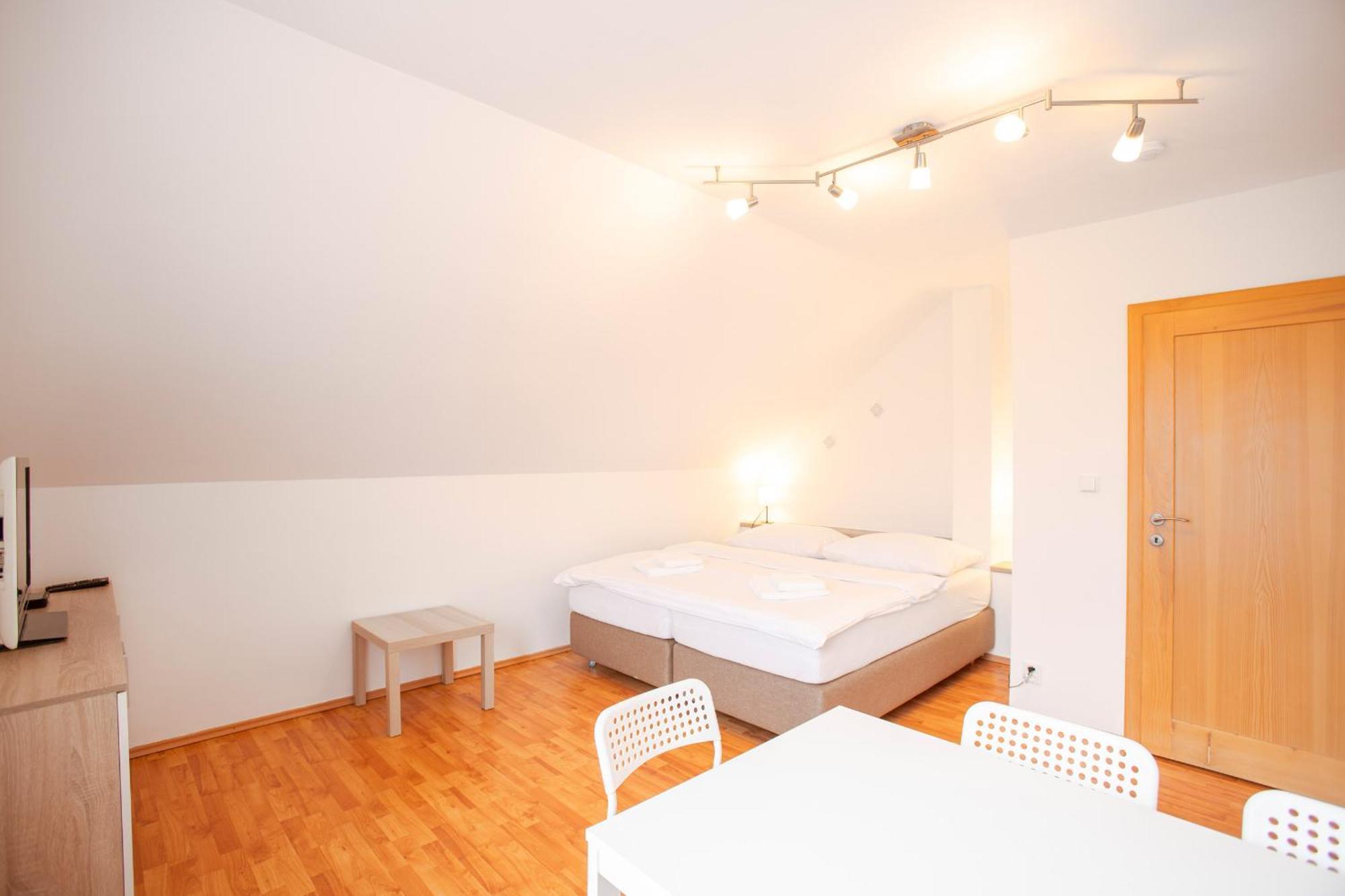 Amenity Apartmany 佩尔纳 外观 照片