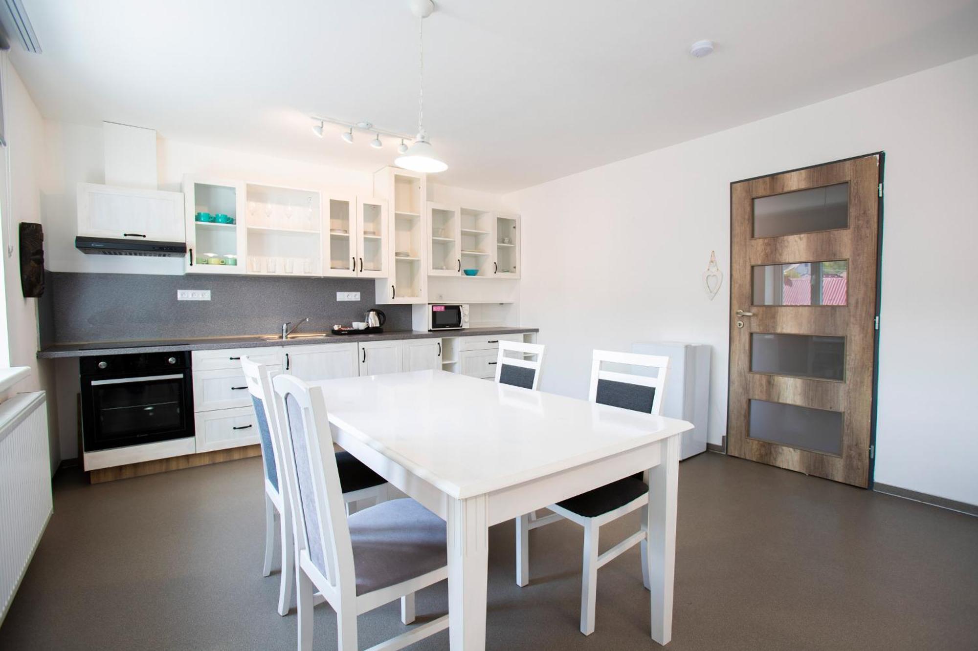 Amenity Apartmany 佩尔纳 外观 照片